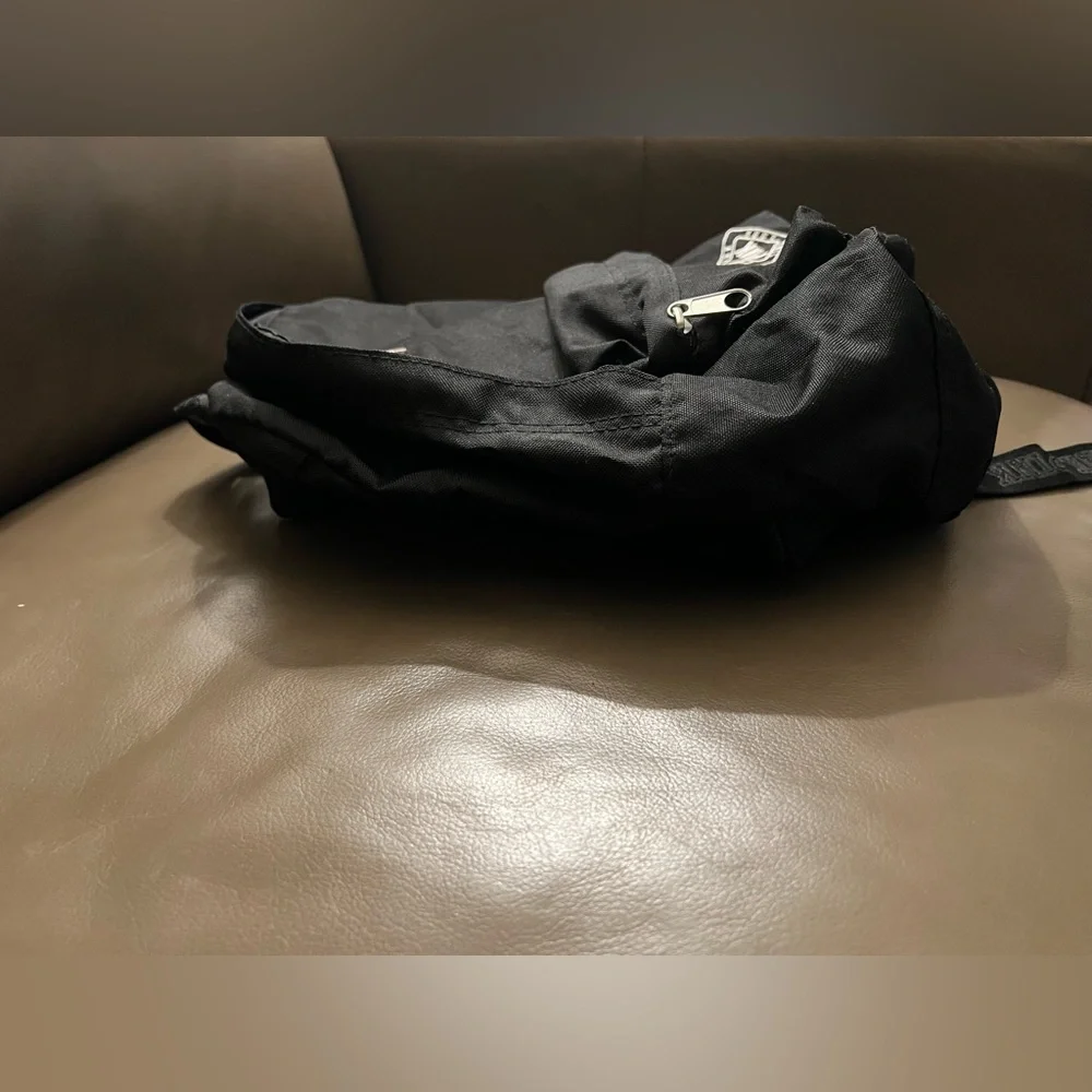PINK 💕Victoria's Secret Black 🖤Small Backpack w/Logo & Exclusive Pins Details - Picture 8 of 16